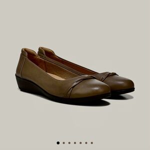 Life Stride Brown Women's Flats